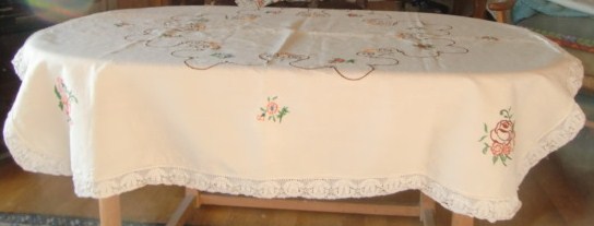 M600M Granmothers tea-party tablecloth